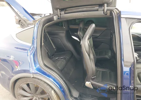 2016 Tesla Model X 75D/P100D/P90D z USA, uszkodzony, nr VIN 5YJXCBE42GF021098